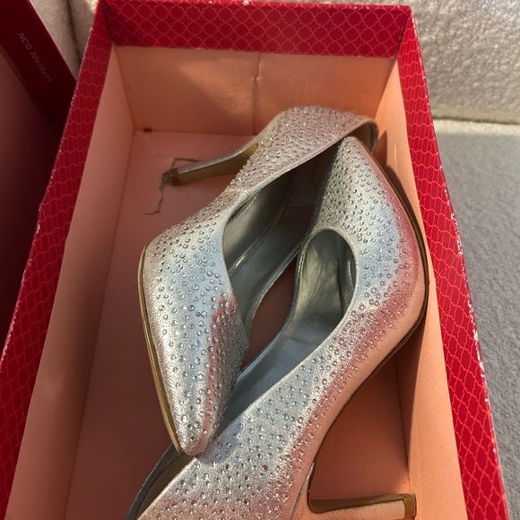 Kelly & Katie Glittering Silver Heels - Picture 5 of 6